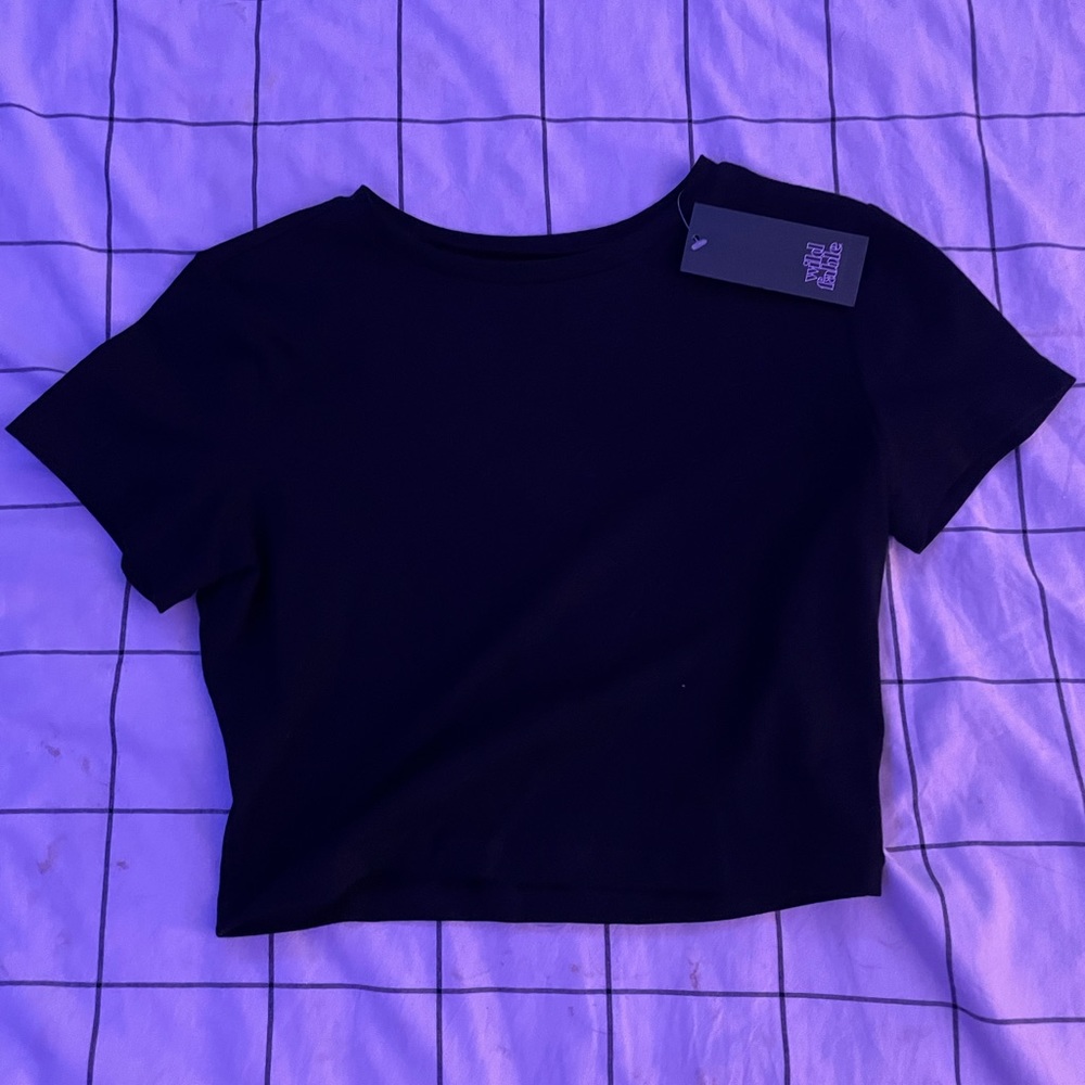 Black cropped T-shirt